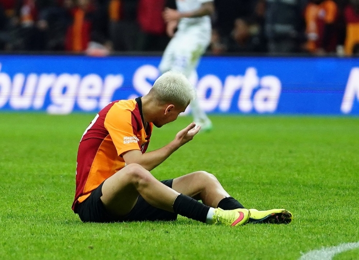 Süper Lig: Galatasaray: 2 - Çaykur Rizespor: 0 (İlk Yarı)