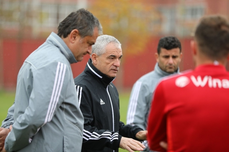 Sivasspor Yağmur Altında Çalıştı