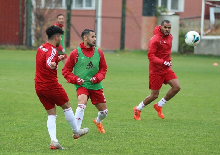 Sivasspor Yağmur Altında Çalıştı