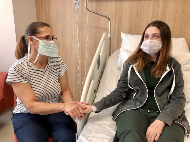 akciğerinin Yüzde 90’ınını Kullanamayan Genç Kız Nakil Sonrası Rahat Bir Nefes Aldı