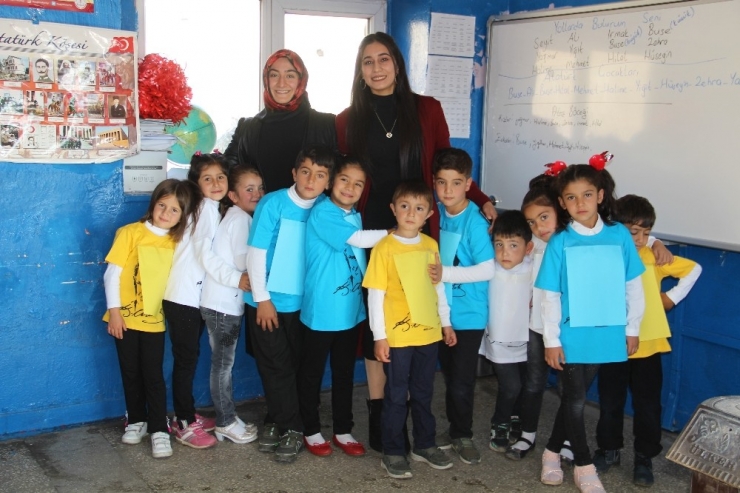 Hayal Mektubu Yazdırdığı Öğrencilerine Sürpriz Yaptı; Hayallerini Gerçekleştirdi