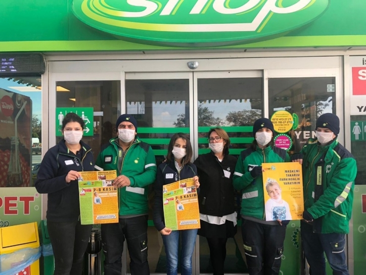 Maske Takarak Akaryakıt Veriyorlar