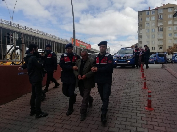 Yaşlı Çift, 22 Kilo Esrarla Yakalandı