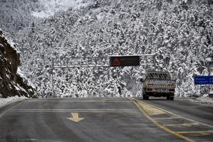 Zigana Dağı Beyaz Gelinliğini Giydi