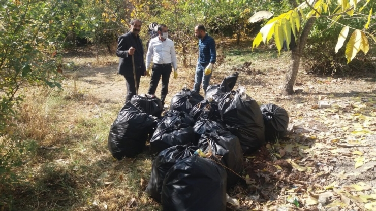 Duyarsız Vatandaşların Attığı 1 Ton Çöp Toplatıldı