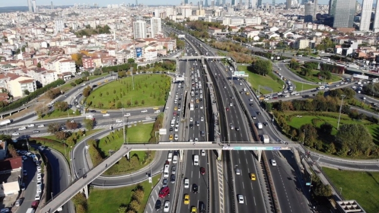 Haliç Köprüsü’ndeki Kaza E-5 Karayolu Trafiğini Kilitledi