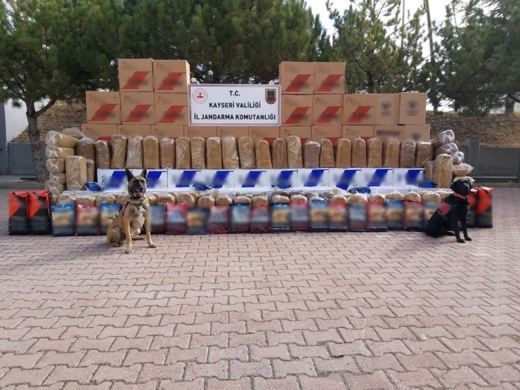 Kargo Aracındaki Milyonluk Tütün Sevkiyatını Jandarma Önledi