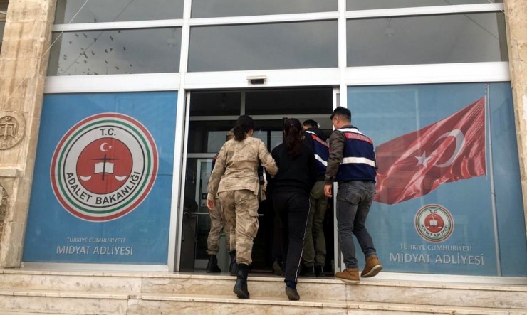 Dilenci Kılığına Giren Hırsız Kadınlar, 24 Saat Dolmadan Yakalandı