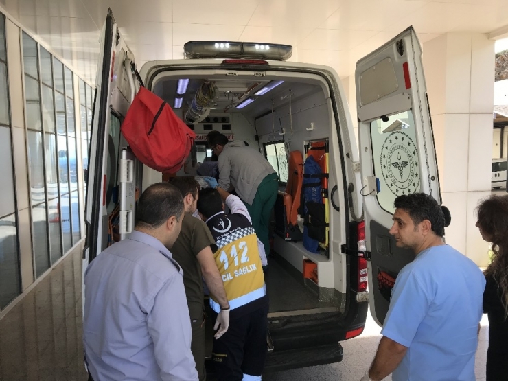 Sepet Ters Döndü, İki İşçi Beton Zemine Düştü