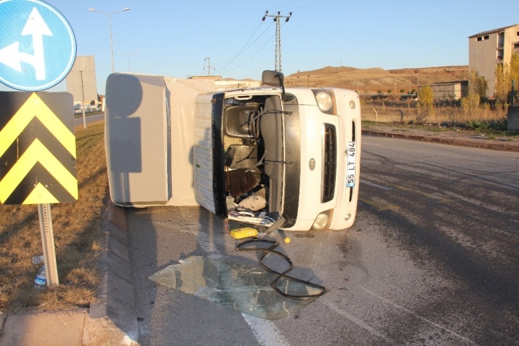 Sivas’ta Tanker İle Kamyonet Çarpıştı: 2 Yaralı