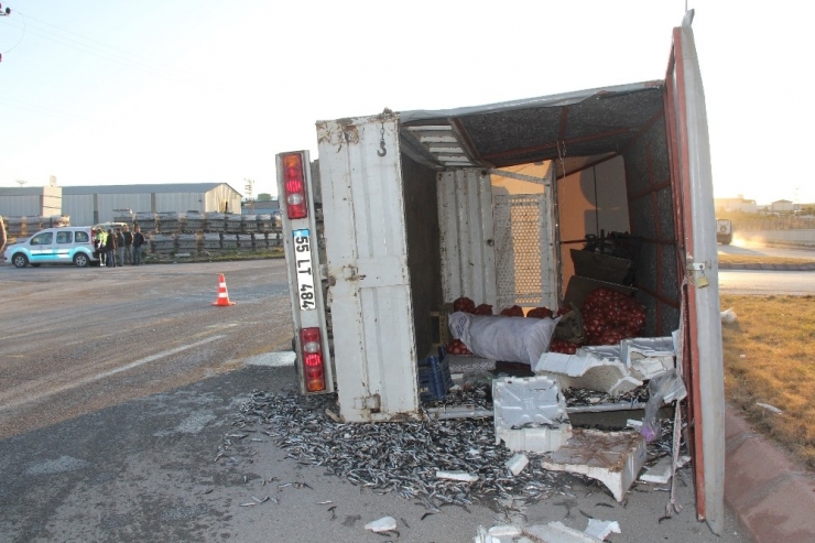 Sivas’ta Tanker İle Kamyonet Çarpıştı: 2 Yaralı