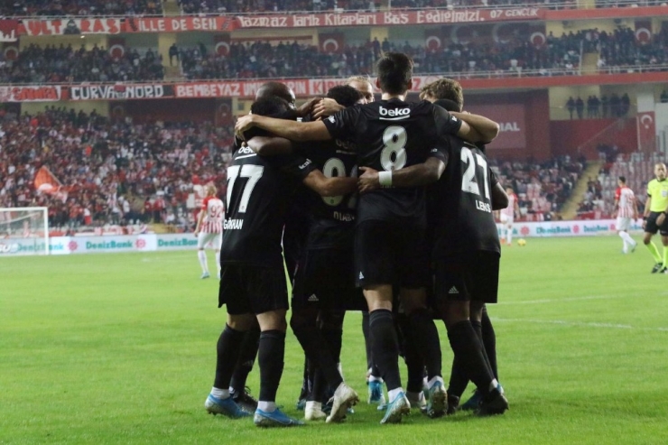 Süper Lig: Antalyaspor: 0 - Beşiktaş: 2 (Maç Devam Ediyor)