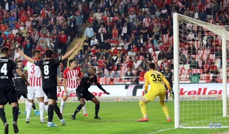 Süper Lig: Antalyaspor: 0 - Beşiktaş: 2 (Maç Devam Ediyor)
