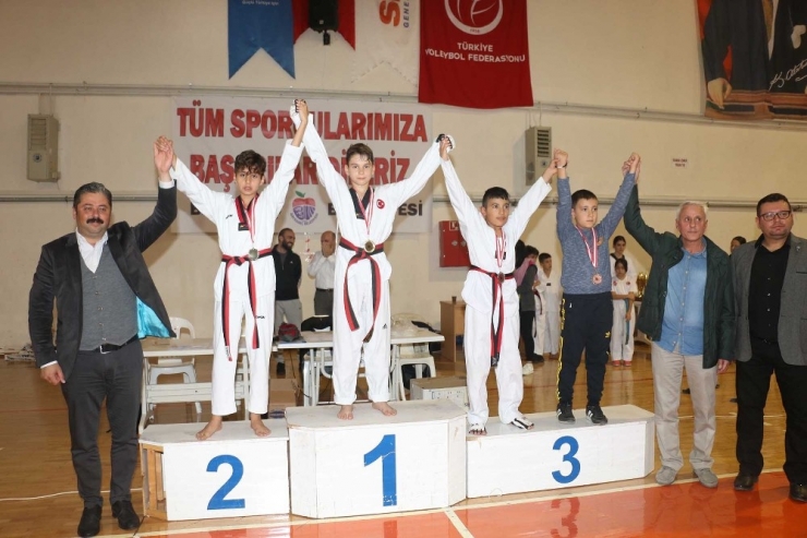 Bayramiç’te Taekwondo Şampiyonasına Büyük İlgi