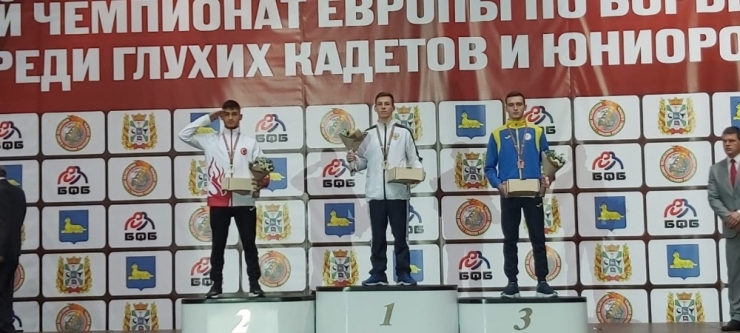 Altındağlı İşitme Engelli Güreşçilerden 2 Gümüş Ve 2 Bronz