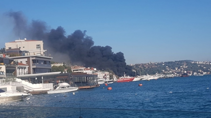 Beşiktaş Bebek’te Bir Yatta Yangın Çıktı. Olay Yerine İtfaiye Ekipleri Sevk Edildi.