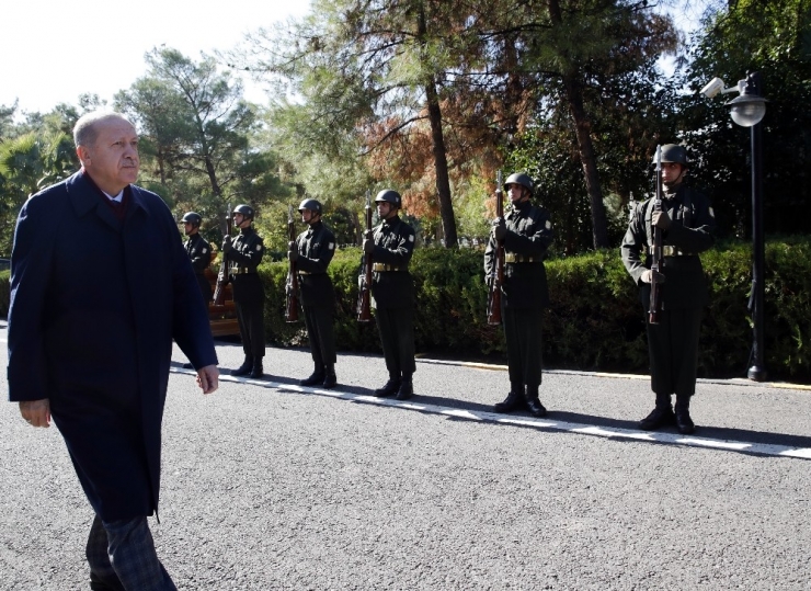 Cumhurbaşkanı Erdoğan, Şanlıurfa’da İleri Müşterek Harekat Merkezini Ziyaret Etti, Barış Pınarı Harekatı İle İlgili Brifing Aldı.