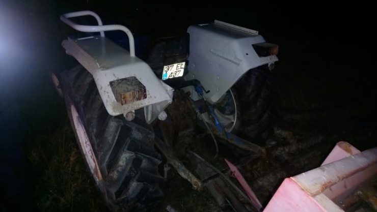 Traktör Römorkuna Çarparak Savrulan Otomobil Hafif Ticari Araca Çarptı: 1 Ölü, 6 Yaralı