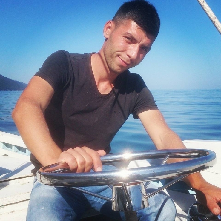 Denize Düşen Genç Balıkçı, Boğulma Tehlikesi Geçirdi