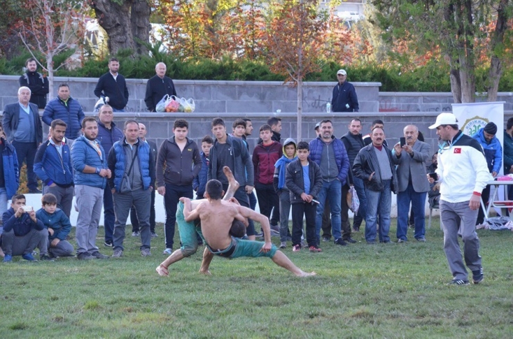 Kırıkkale’de Karakucak Güreş Müsabakaları Yapıldı