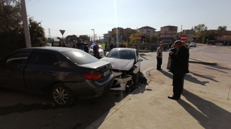Gebze’de Otomobiller Çarpıştı: 4 Yaralı