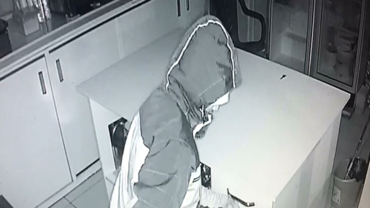 Kantindeki Hırsızlık Girişimi Kameraya Yakalandı