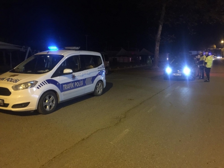 Karasu’da Polis Ekiplerinden Alkol Uygulaması