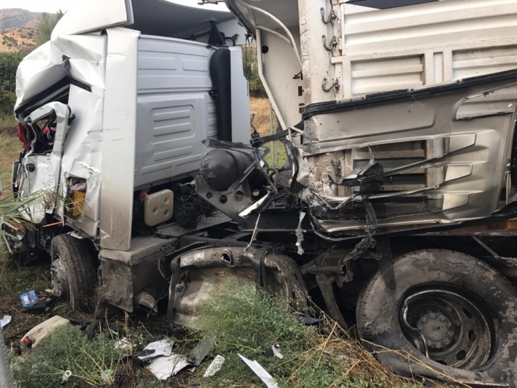 Siirt’te İki Tır Çarpıştı: 2 Yaralı