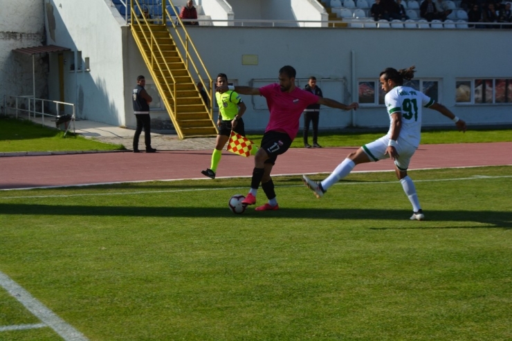Isparta 32 Spor, Evinde 3 Golle, 3 Puanı Aldı