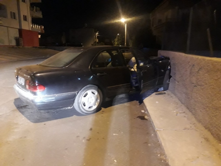 Tamire Getirilen Lüks Araç İle Kaza Yapan Çırak Ve Arkadaşı Yaralandı