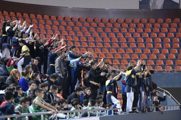 Mamak Belediyesi Basketbol Zirveye Oynamaya Devam Ediyor