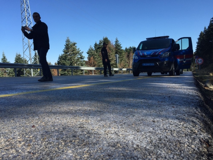 Uludağ’a Kar Yağdı, Sezonun İlk Kar Kazasında 4 Kişi Yaralandı