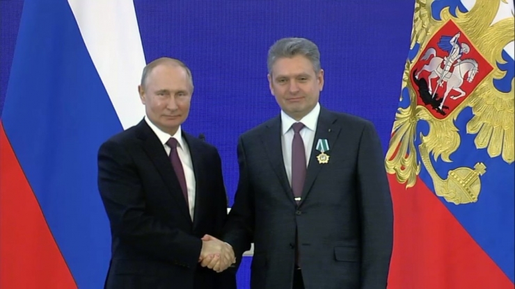 Bulgaristan’da Ajanlıkla Suçlanan Stk Başkanına Rusya’da Devlet Nişanı Verildi