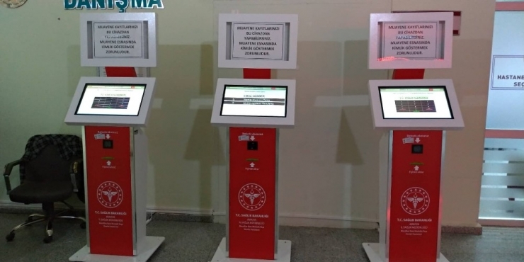 Hastane Koridorlarında Kayıt Kuyruğuna Son