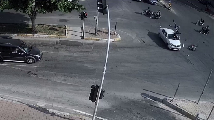 Motosikletli Gençlerin Ölümden Döndüğü Anlar