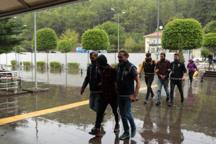 Şikayet Ettiği Gaspçılarla Birlikte Uyuşturucu Kullanırken Yakalandı