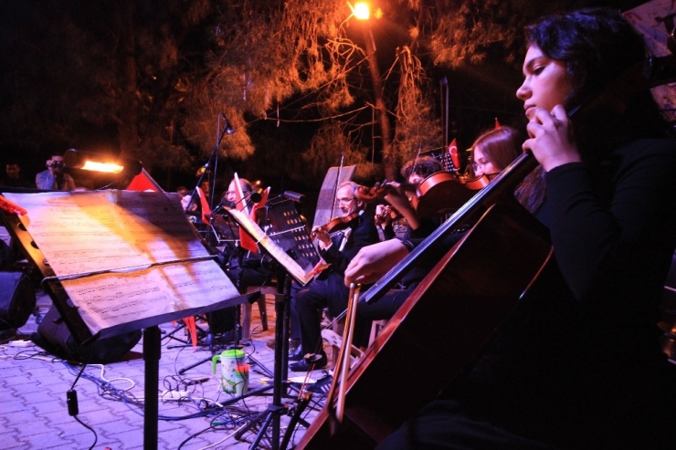 Odun Ateşinde, Traktör Kasasında Senfonik Konser