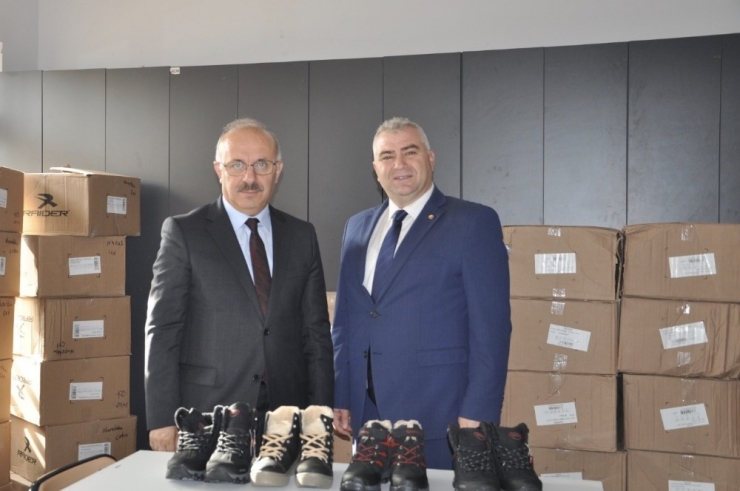 İhtiyaç Sahibi Öğrencilere Bot Yardımı Yapıldı