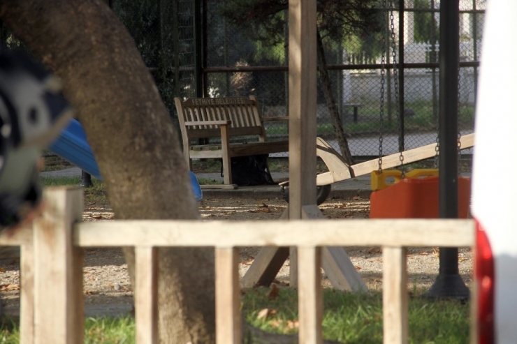 Çocuk Parkındaki Şüpheli Valiz Patlatıldı