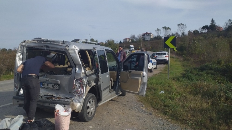 Yokuş Aşağı Giden Tır Otomobile Çarptı 3 Kişi Yaralandı