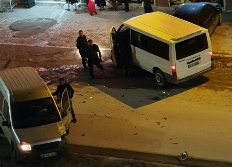 Yüksekova’da Maddi Hasarlı Trafik Kazası