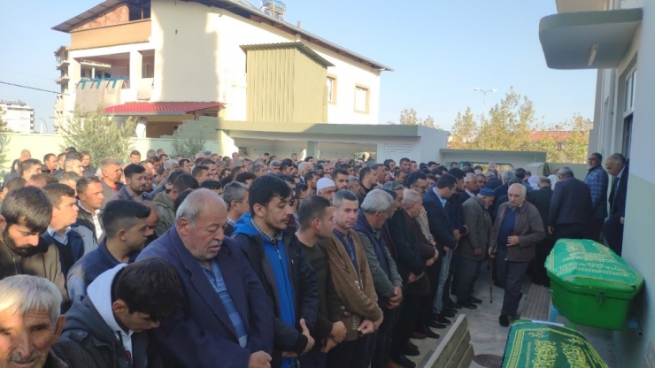 Kazada Ölen Kuzenler Yan Yana Defin Edildi