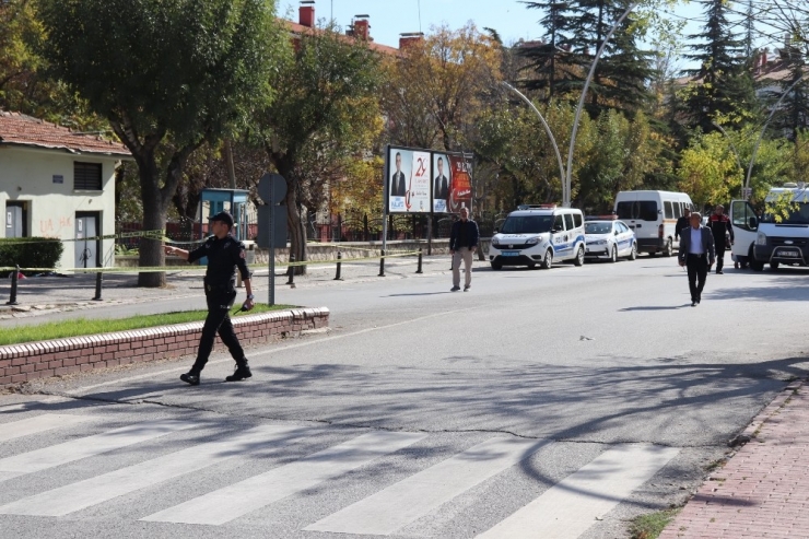 Karaman’da Fünye İle Parlatılan Şüpheli Poşetten Kıyafet Ve Oyuncak Ayı Çıktı