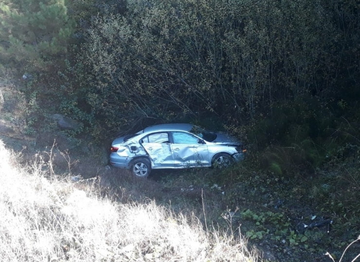 Virajı Alamayan Otomobil Şarampole Uçtu 1 Yaralı