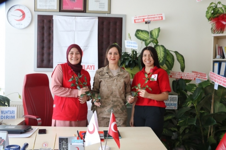 Jandarmadan Kan Merkezine Anlamlı Ziyaret