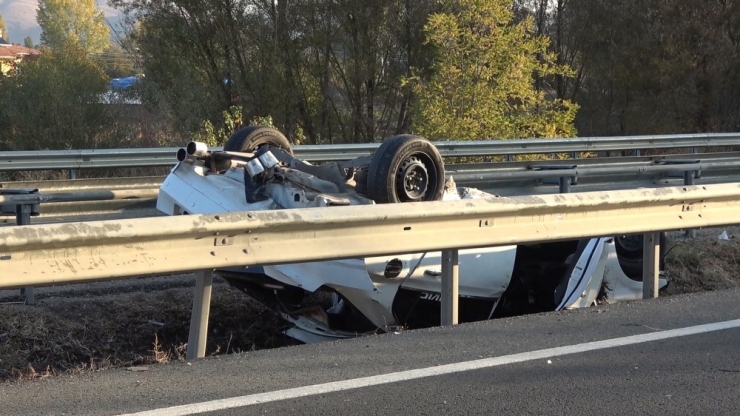 Üniversiteli Genç Kazada Feci Şekilde Can Verdi, 5 Arkadaşı Yaralandı