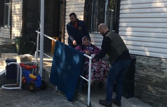 Hastanede Kalan Yaşlı Kadına Büyükşehir Sahip Çıktı