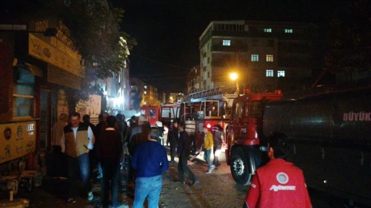 İş Yerini Yangını Paniğe Neden Oldu