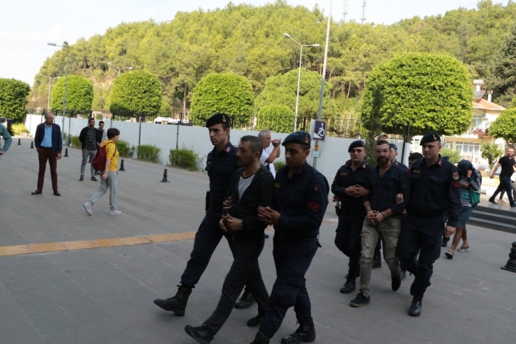 Manavgat’ta Uyuşturucu Tacirleri Arasında Silahlı Çatışma: 4 Gözaltı