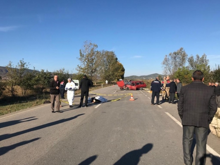 Servis Aracıyla Otomobil Çarpıştı: 1 Ölü, 9 Yaralı